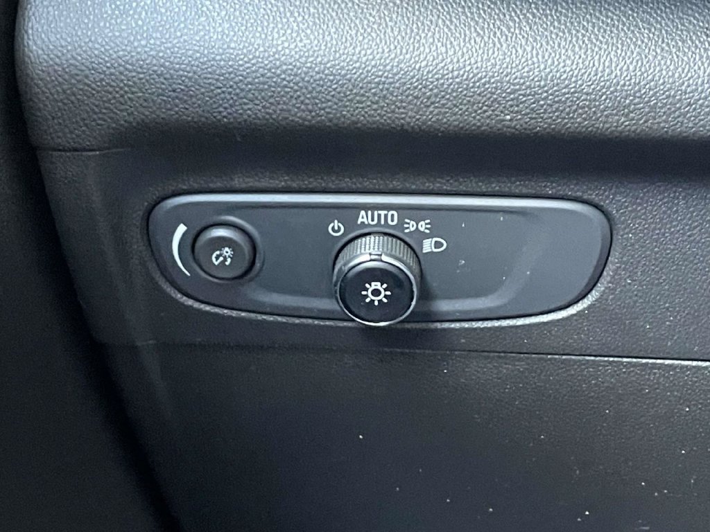 Used 2022 Buick Envision Essence w/ Safety Package FWD image 18
