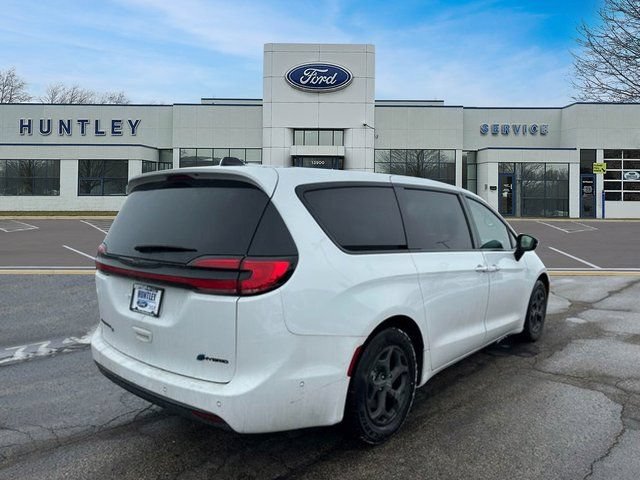 Used 2024 Chrysler Pacifica Limited FWD image 4