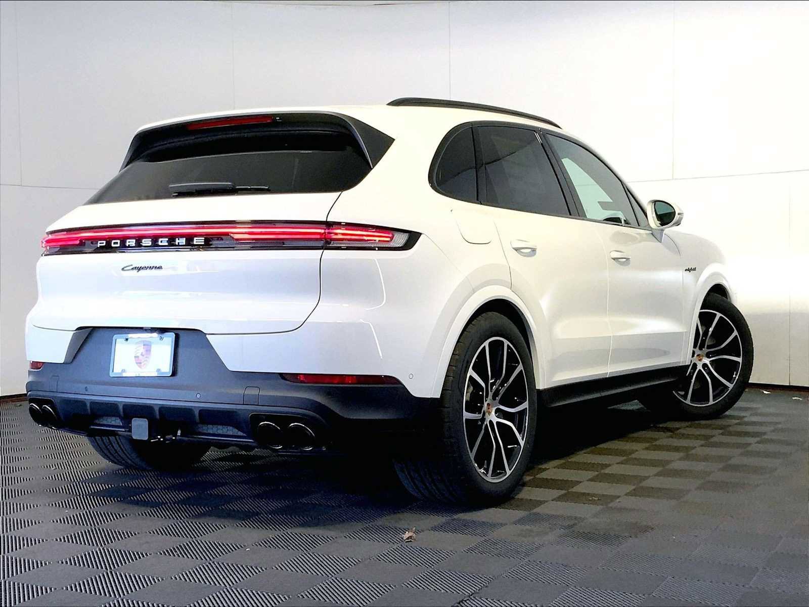 New 2025 Porsche Cayenne E-Hybrid image 7