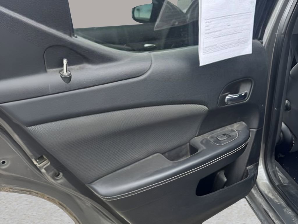 Used 2013 Dodge Avenger SE image 24