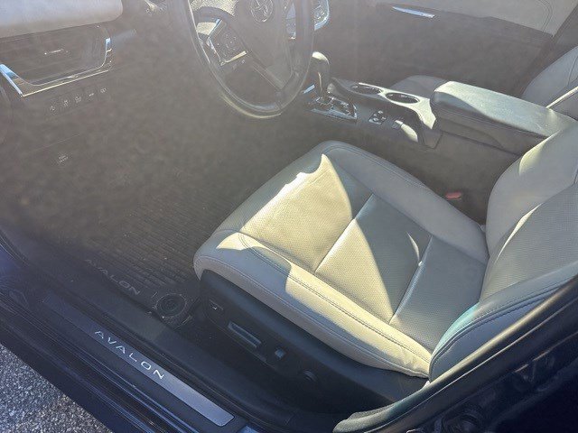 Used 2017 Toyota Avalon Limited image 6