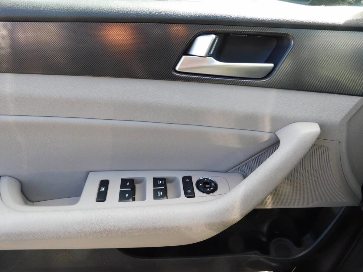 Used 2015 Hyundai Sonata Sport w/ Option Group 03 FWD image 17