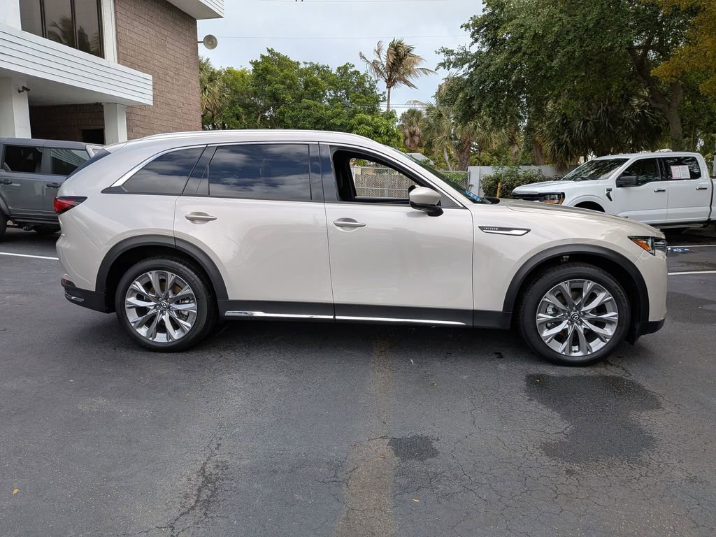 Used 2025 MAZDA CX-90 3.3 Turbo w/ Premium Plus Pkg image 4