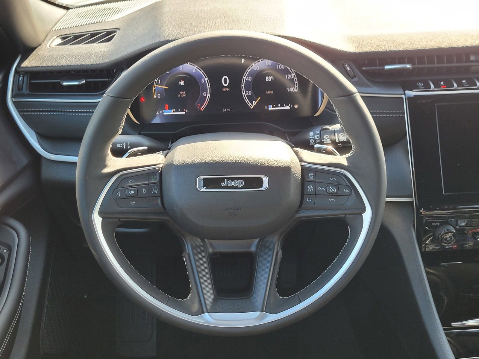 New 2025 Jeep Grand Cherokee Altitude AWD/4WD image 9