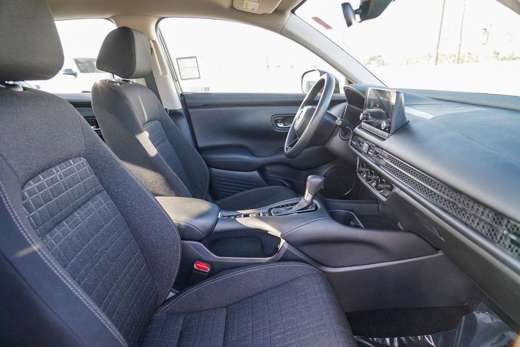 Used 2023 Honda HR-V LX image 17