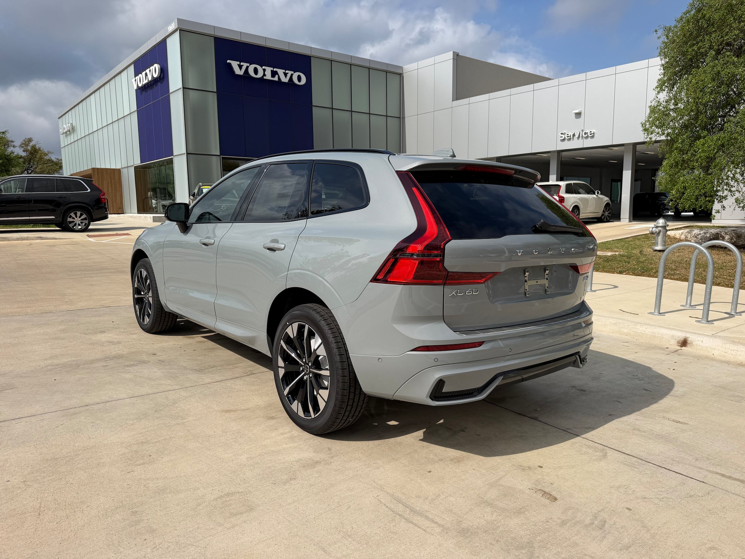 New 2026 Volvo XC60 B5 Plus w/ Protection Package Premier AWD/4WD image 4