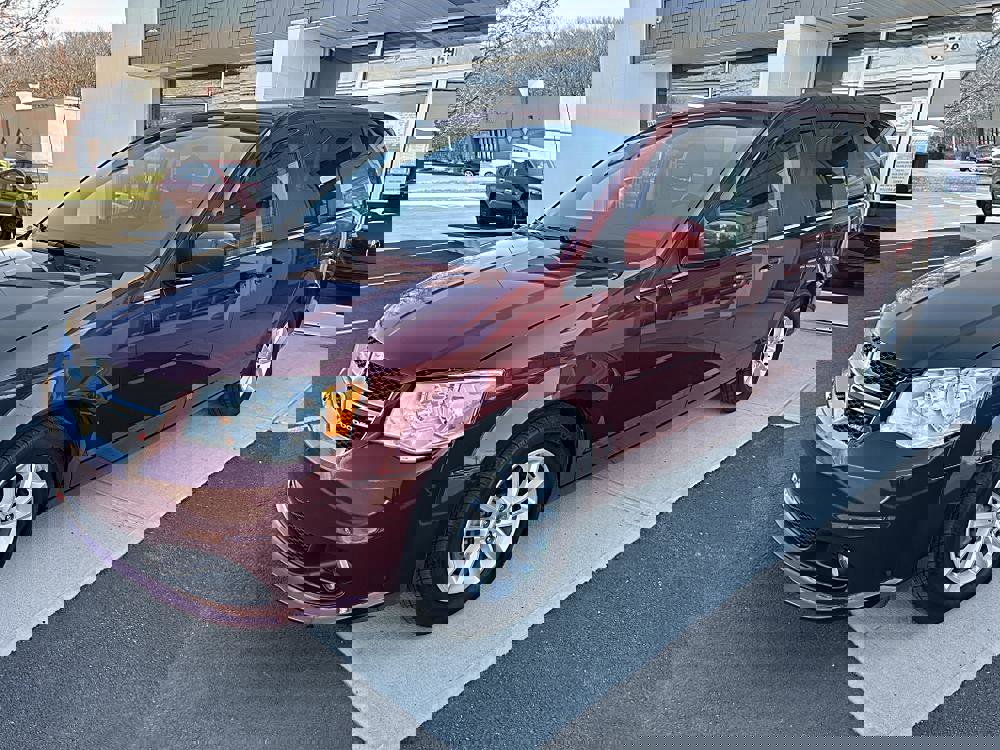 Used 2019 Dodge Grand Caravan SXT w/ Driver Convenience Group image 3