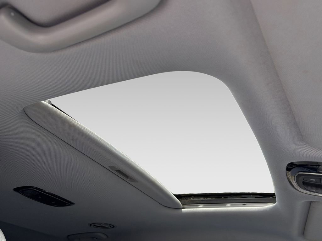 Used 2022 Hyundai Palisade SEL FWD image 2