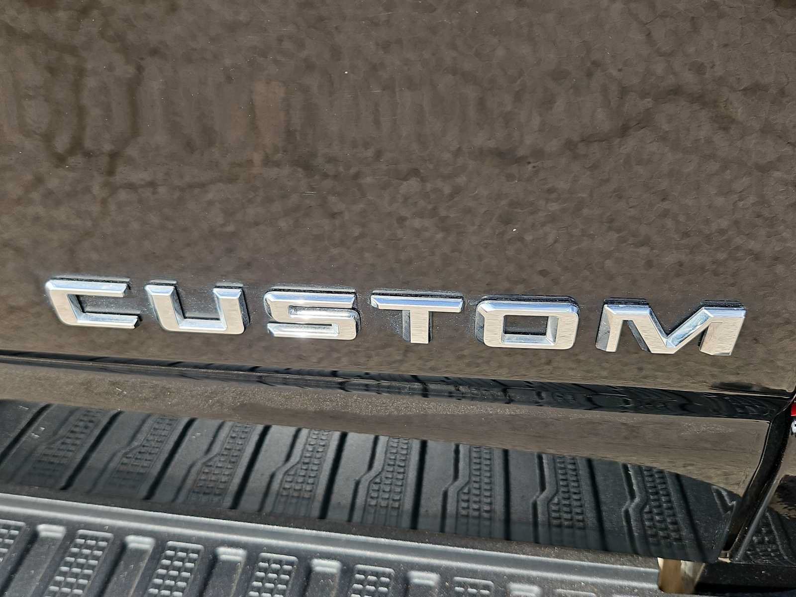 Used 2025 Chevrolet Silverado 2500 Custom w/ Custom Value Package AWD/4WD image 11