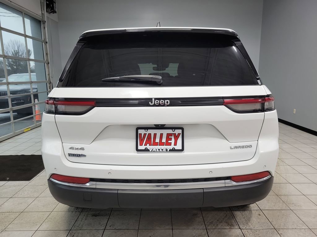 Used 2024 Jeep Grand Cherokee Laredo X image 12