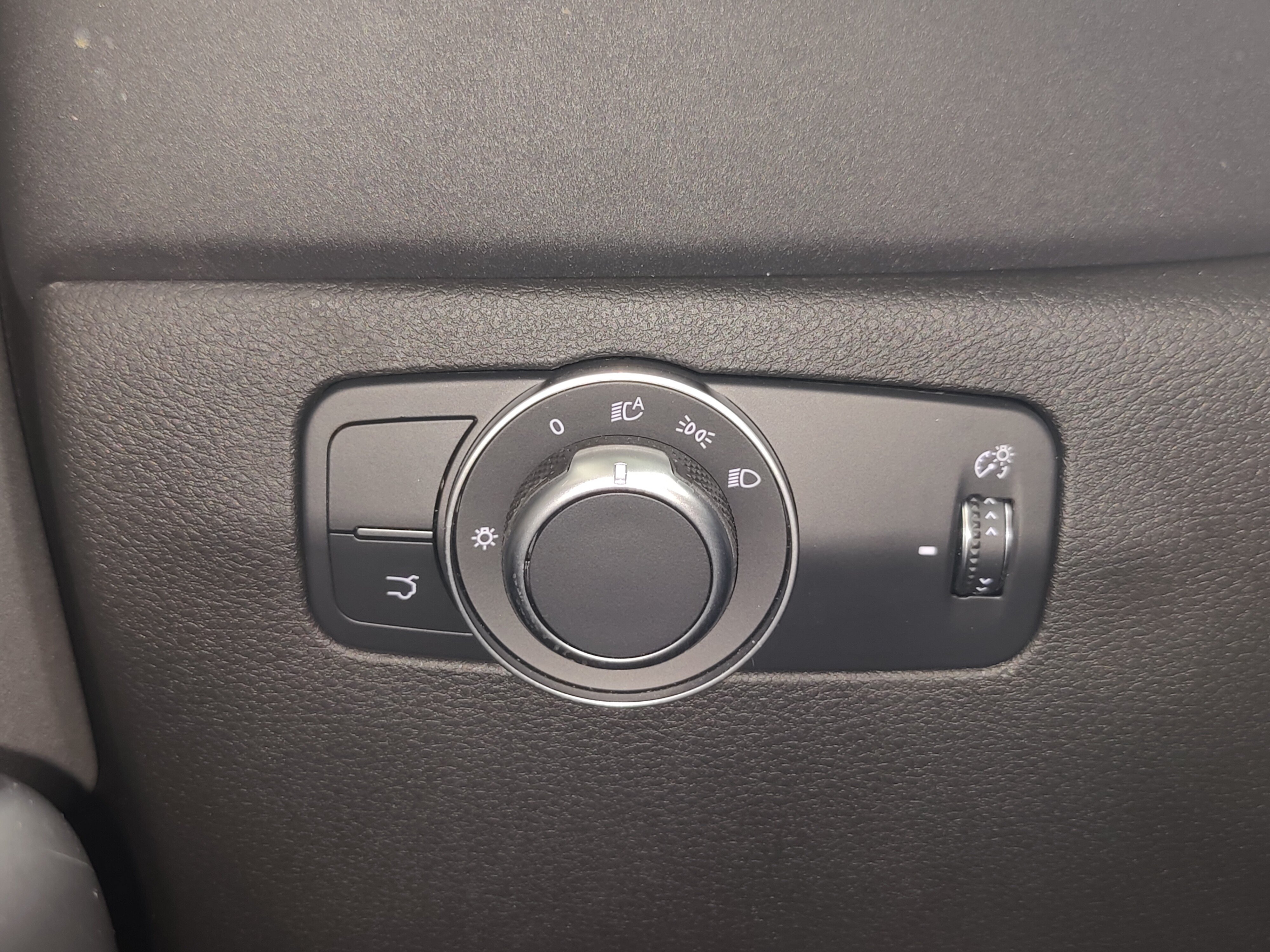 Used 2025 Alfa Romeo Tonale w/ Premium Package AWD/4WD image 30