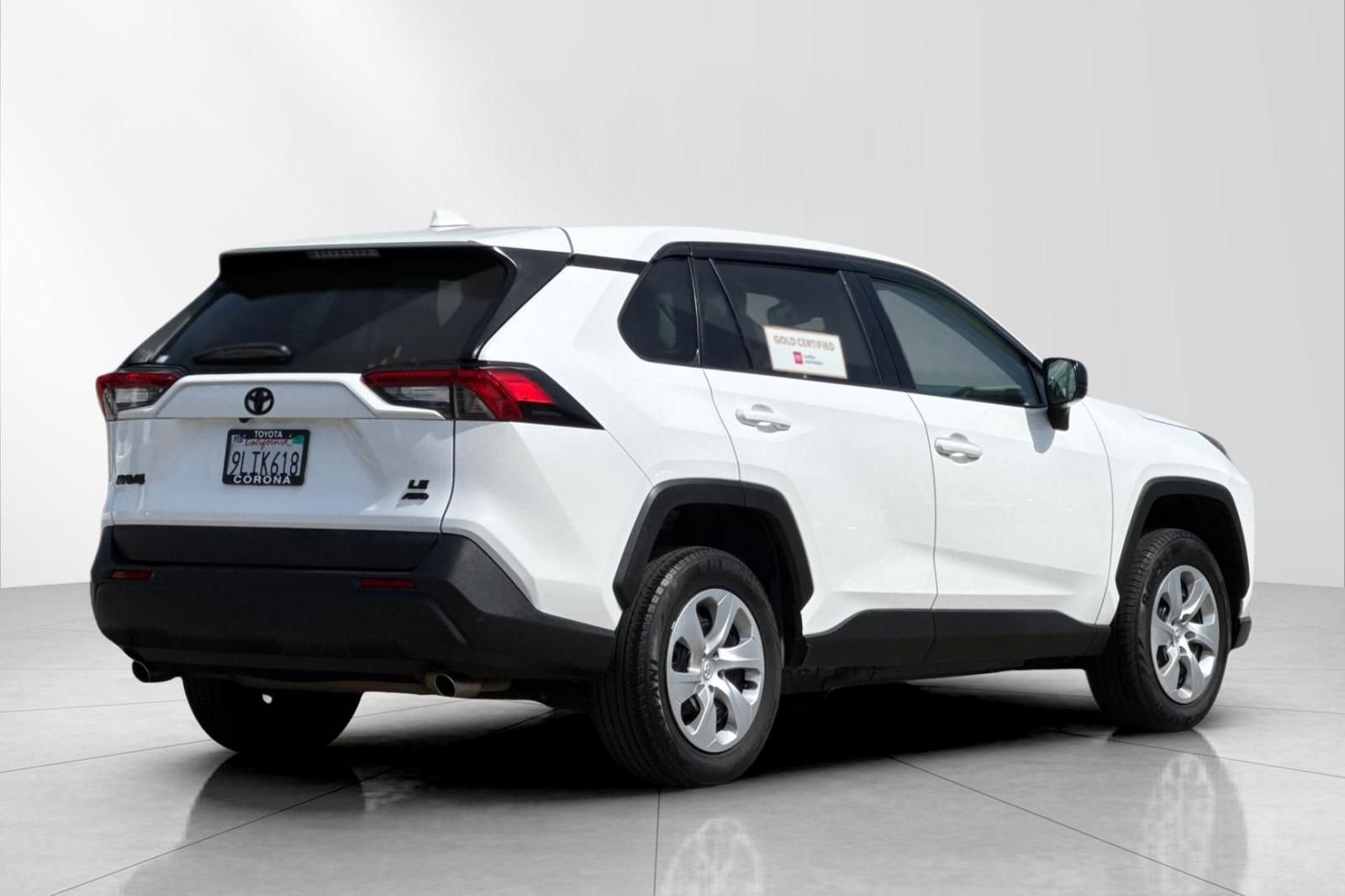 Used 2022 Toyota RAV4 LE image 4