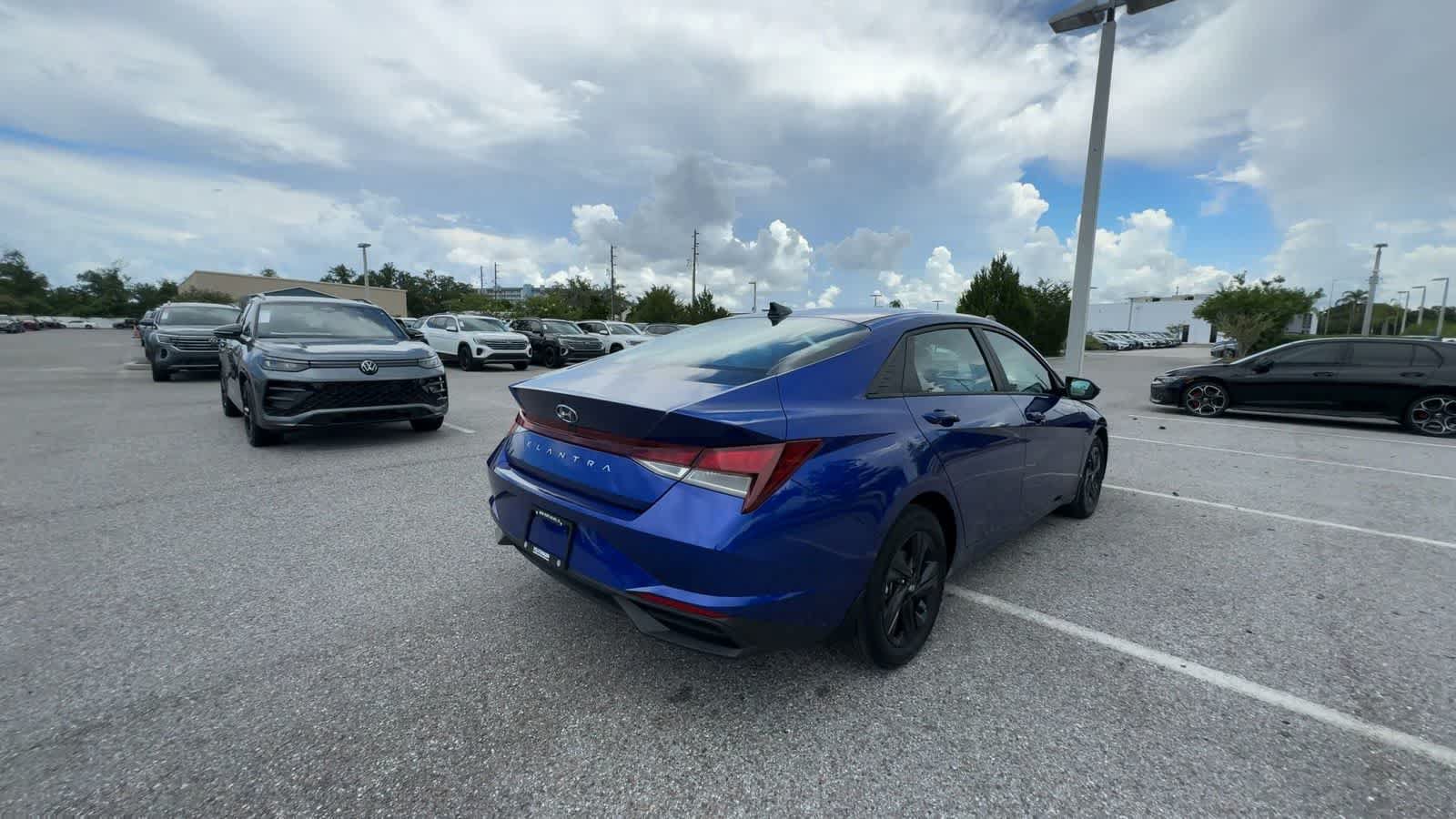 Used 2023 Hyundai Elantra SEL FWD image 8