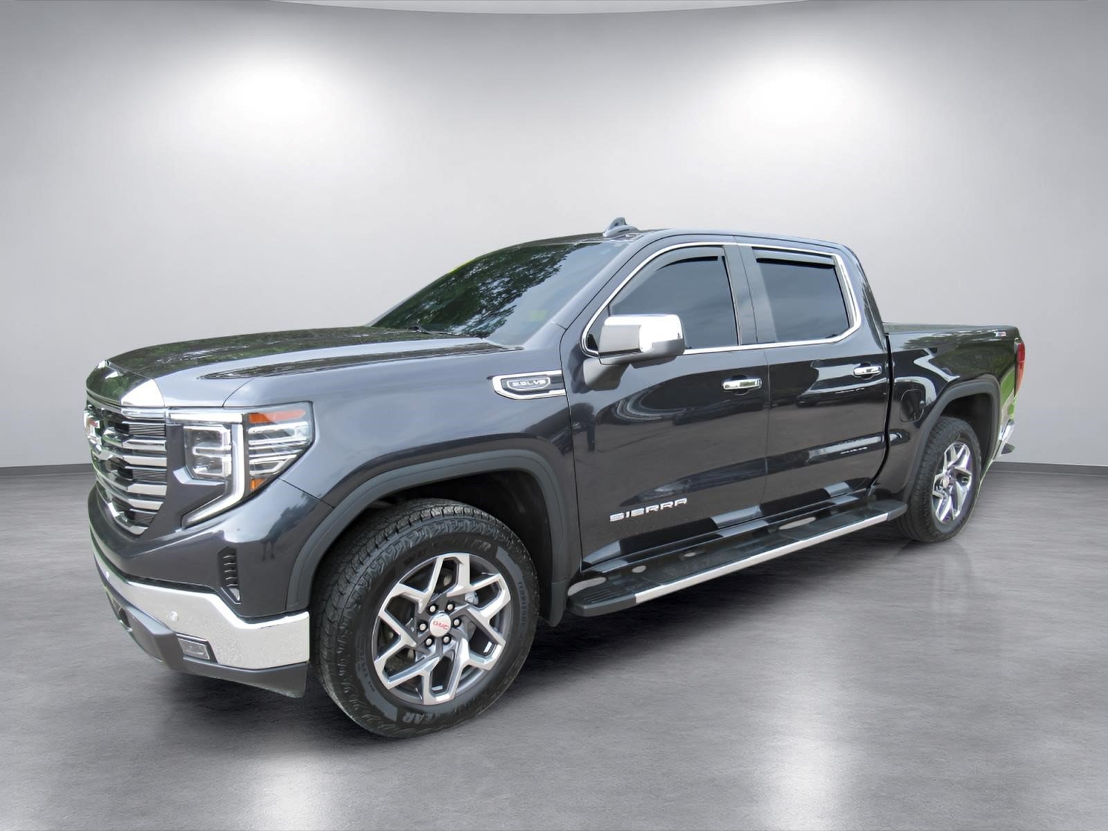 Used 2022 GMC Sierra 1500 SLT w/ SLT Premium Plus Package AWD/4WD image 4