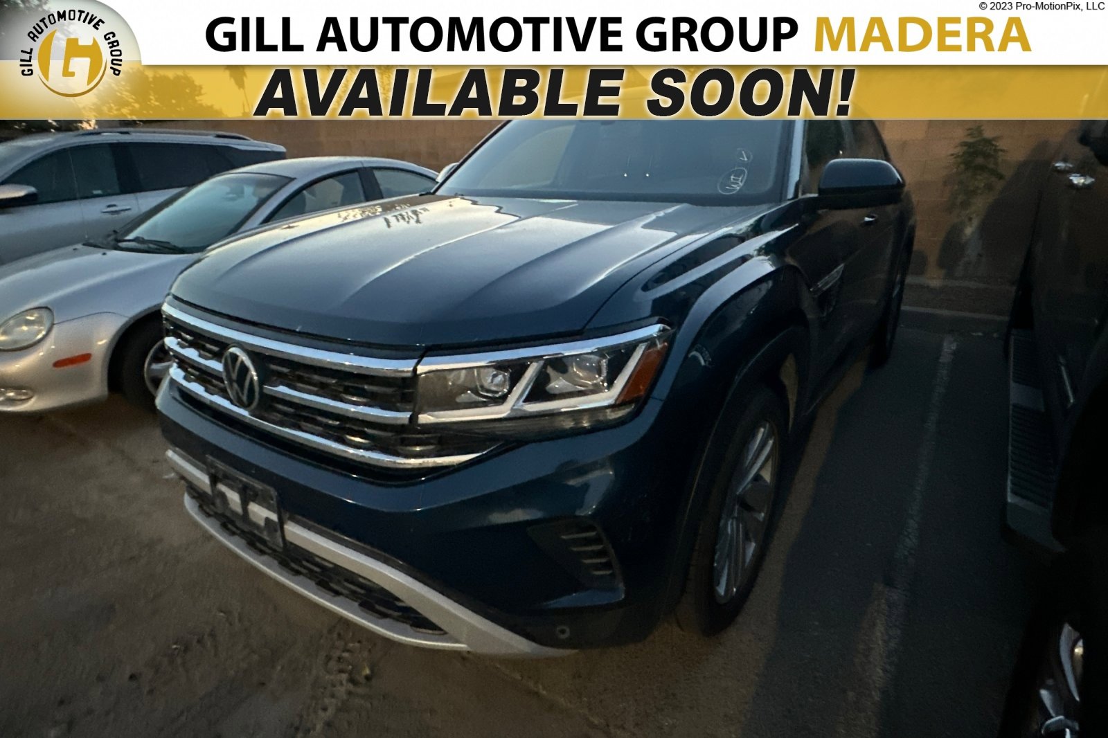 Used 2022 Volkswagen Atlas Cross Sport SE image 1