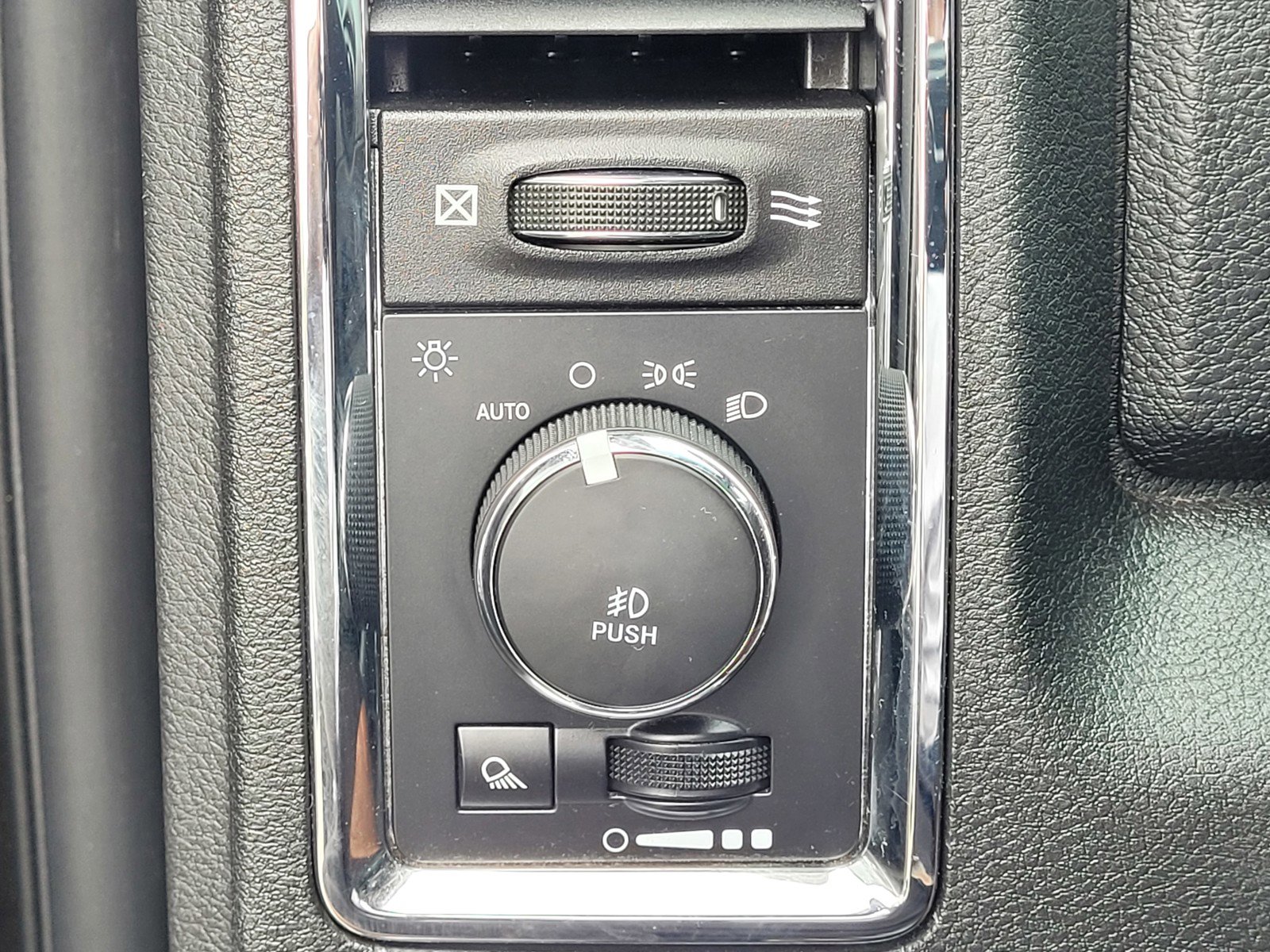 Used 2018 RAM 2500 Laramie image 21