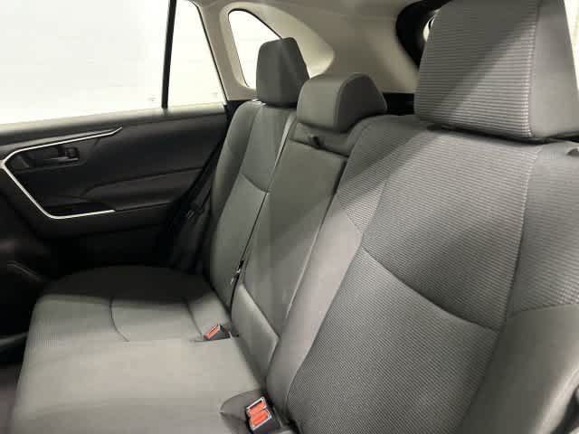 Used 2022 Toyota RAV4 LE AWD/4WD image 14