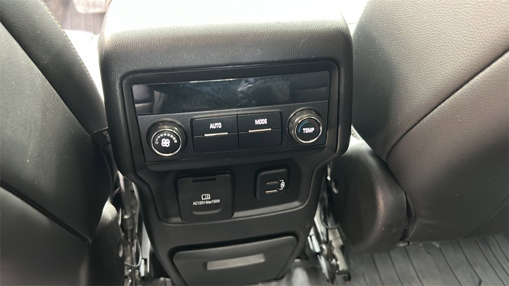 Used 2017 GMC Acadia SLT image 30