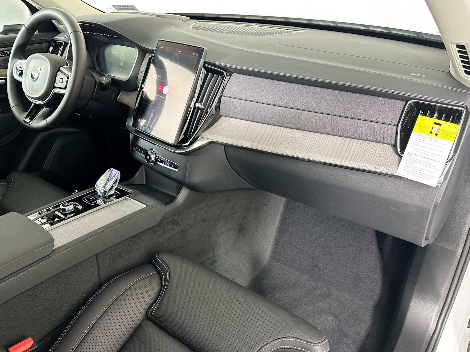 New 2025 Volvo XC90 T8 Plus w/ Protection Package Premier image 28