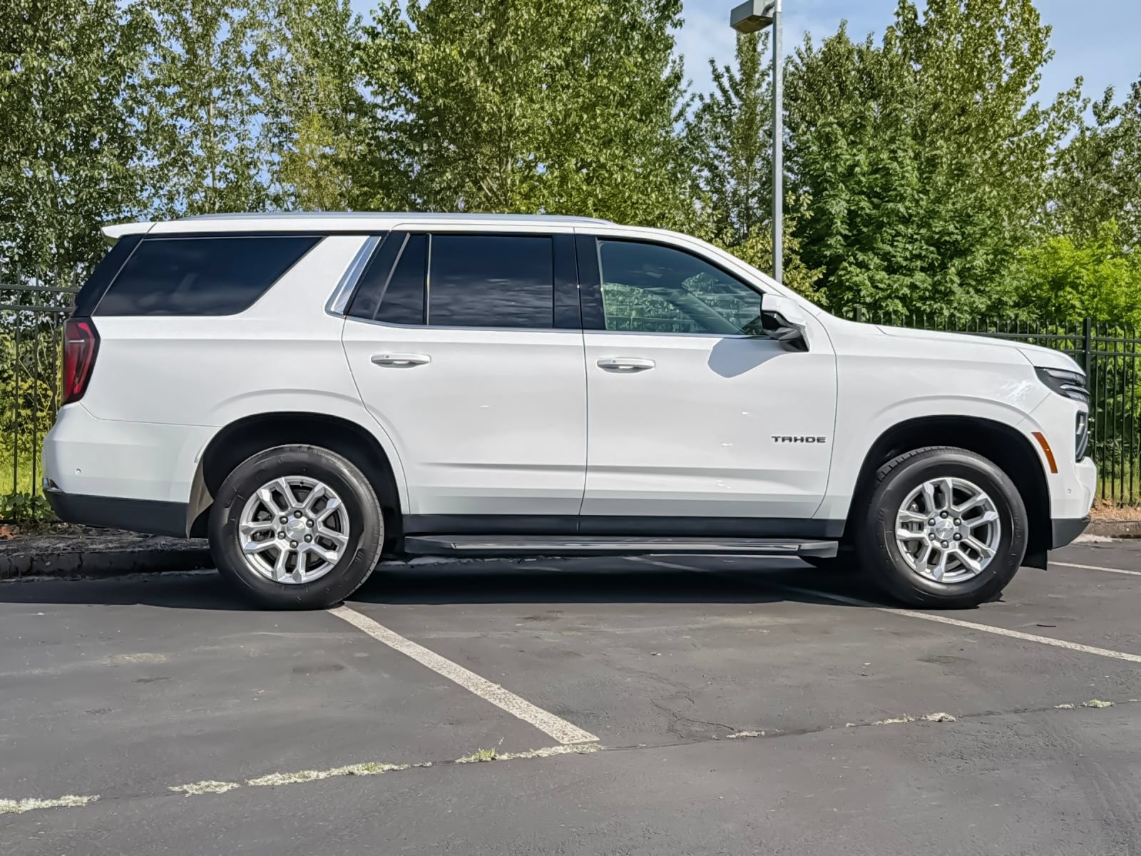 Used 2025 Chevrolet Tahoe LT AWD/4WD image 3