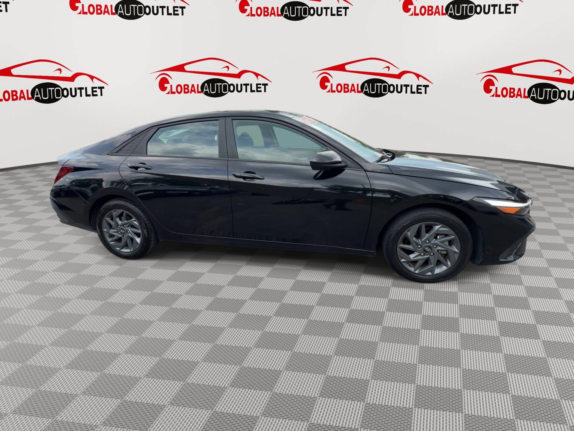 Used 2024 Hyundai Elantra SEL FWD image 9