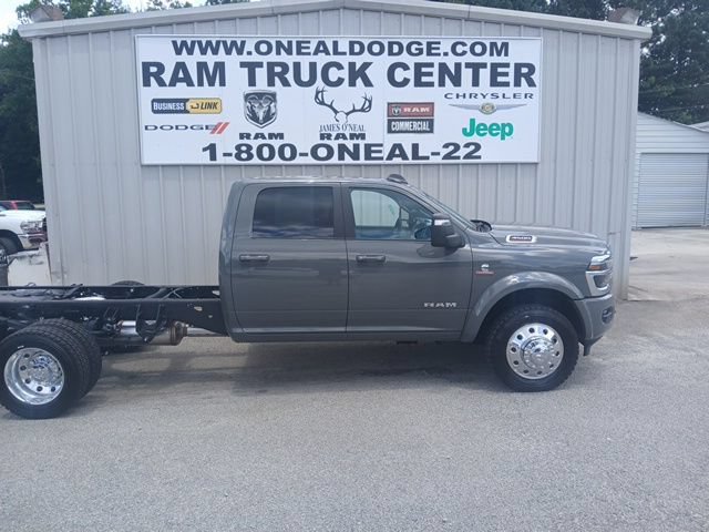New 2026 RAM 4500 4x4 Crew Cab DRW w/ Laramie Trim Package image 2
