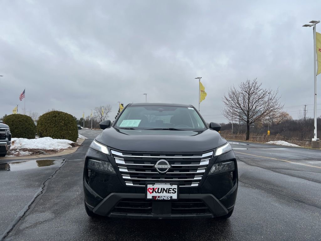Used 2024 Nissan Rogue S image 2
