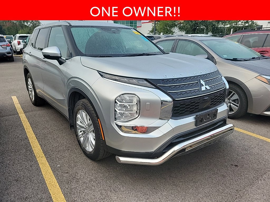 Used 2023 Mitsubishi Outlander ES AWD/4WD image 3