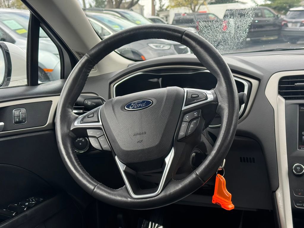 Used 2015 Ford Fusion SE w/ Equipment Group 202A FWD image 17