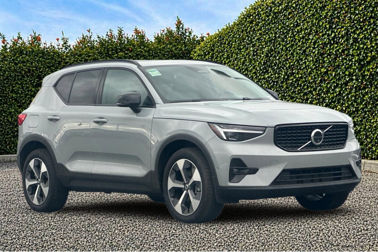 New 2026 Volvo XC40 B5 Plus w/ Protection Package Premier AWD/4WD image 8