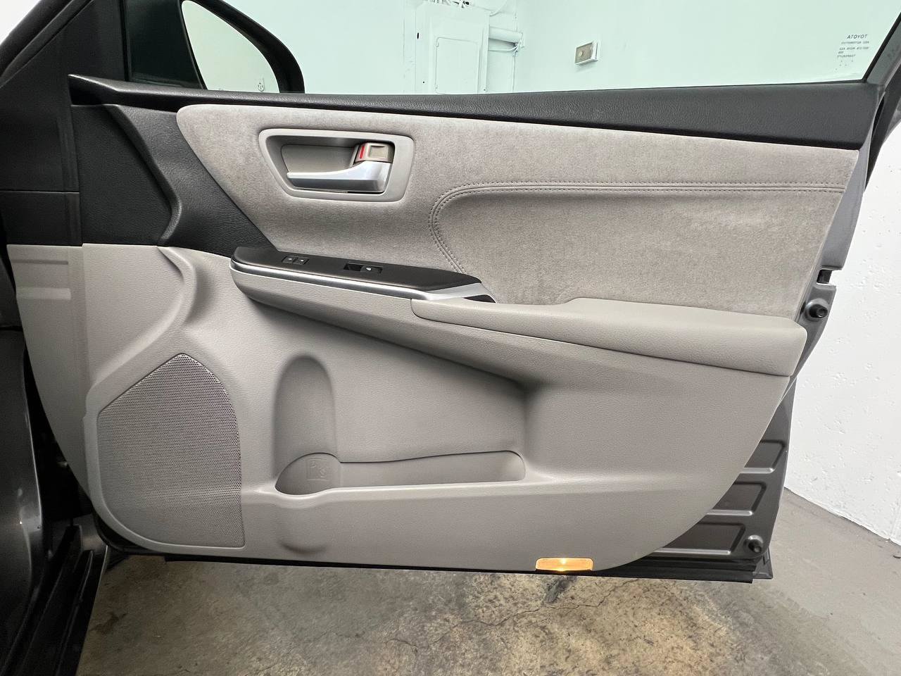 Used 2015 Toyota Camry XSE w/ Moonroof Package FWD image 11