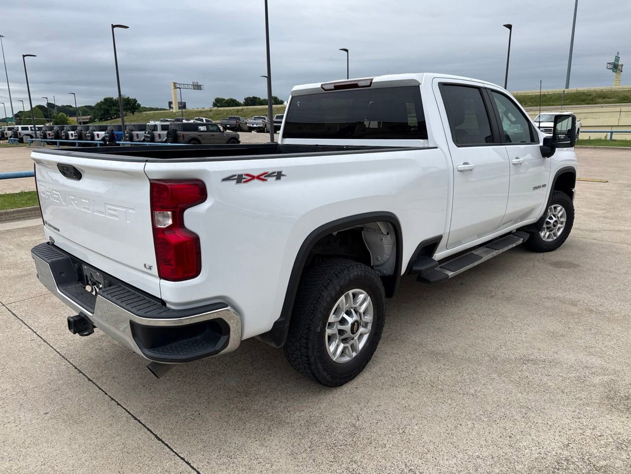 Used 2024 Chevrolet Silverado 2500 LT w/ Convenience Package AWD/4WD image 10