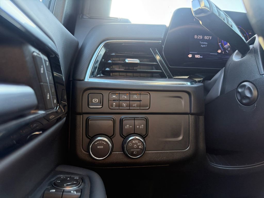 Certified 2025 Chevrolet Suburban Premier RWD image 22