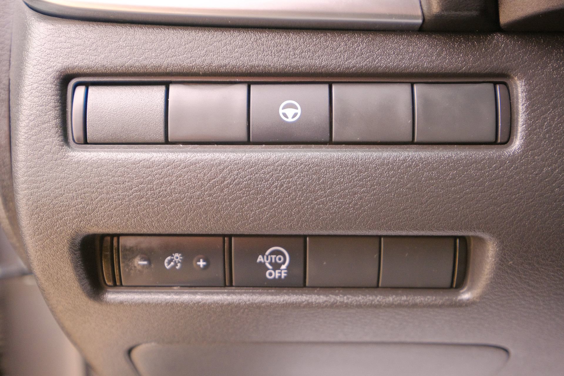 Used 2023 Nissan Rogue SV image 37