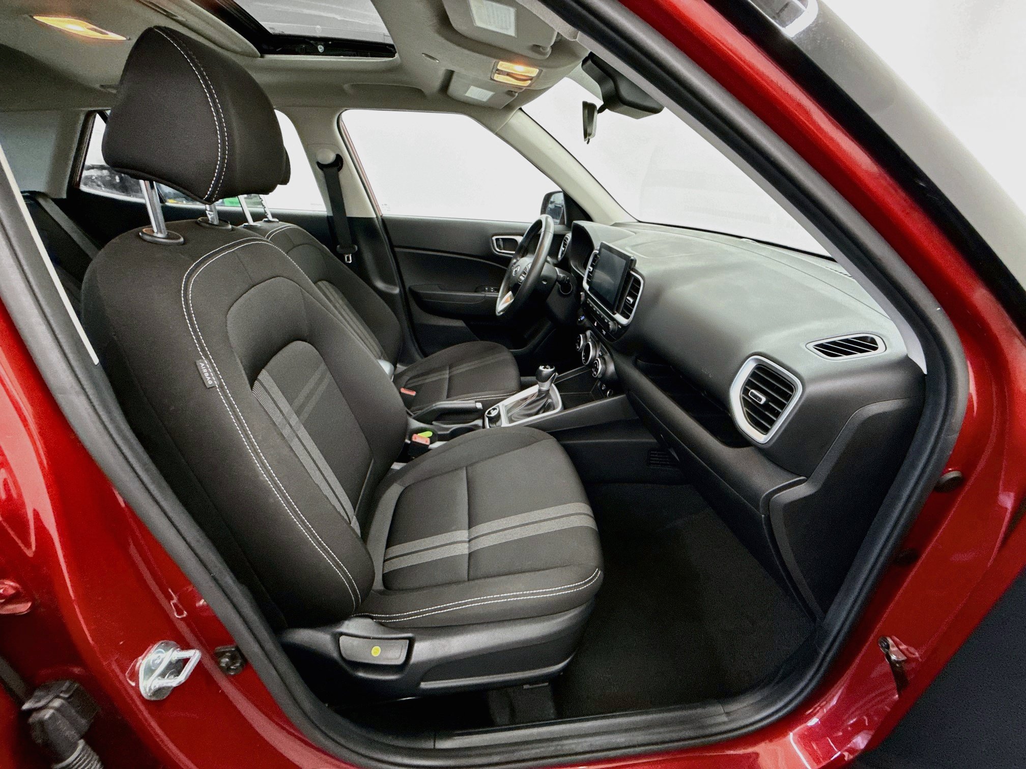 Used 2025 Hyundai Venue SEL FWD image 31