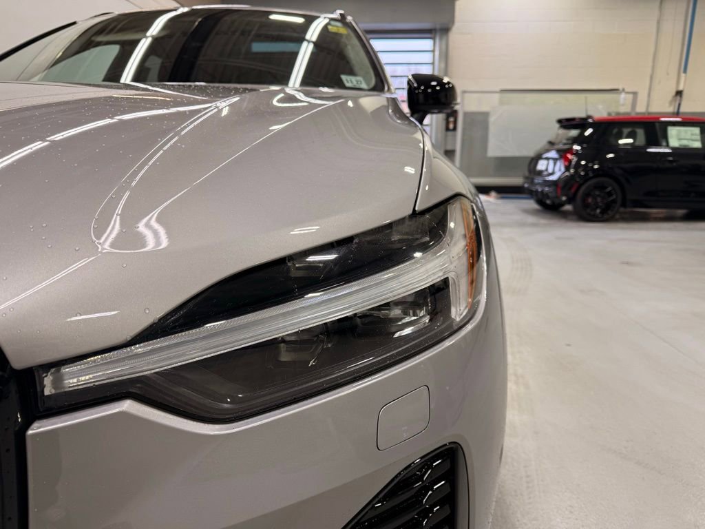 Used 2023 Volvo XC60 B5 Plus w/ Climate Package image 9