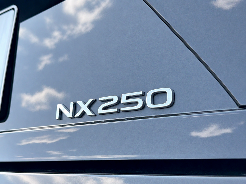 Used 2025 Lexus NX 250 FWD w/ Towing Package (2000 Lbs) image 18