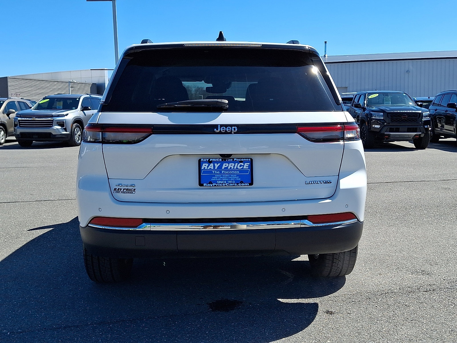 Used 2023 Jeep Grand Cherokee Limited AWD/4WD image 5