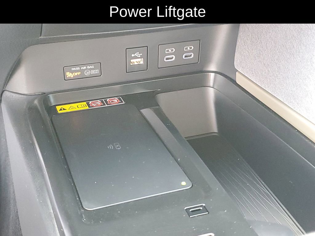 Used 2025 Toyota Camry LE w/ Convenience Package image 17