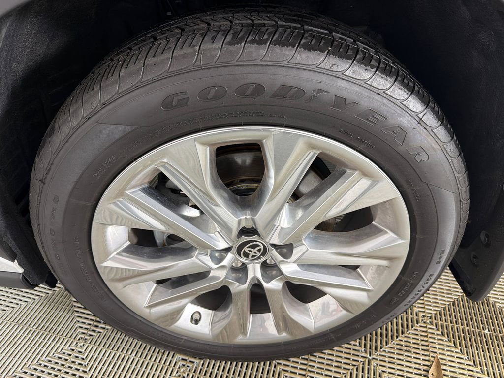 Used 2025 Toyota Highlander Limited image 12