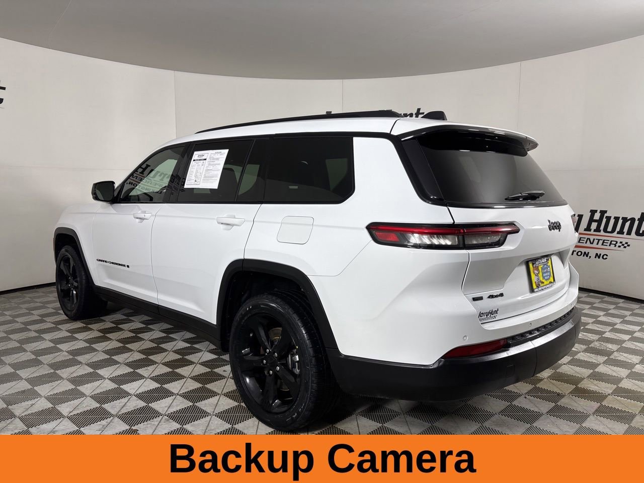 Used 2023 Jeep Grand Cherokee L Laredo image 7