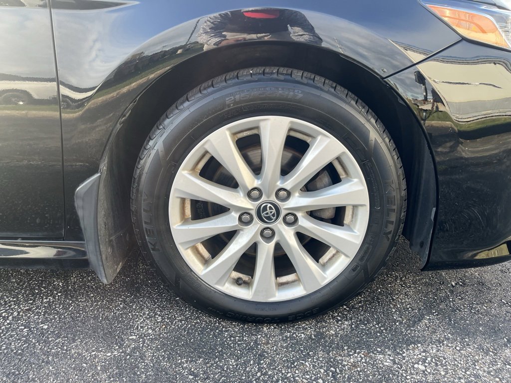 Used 2020 Toyota Camry LE image 30