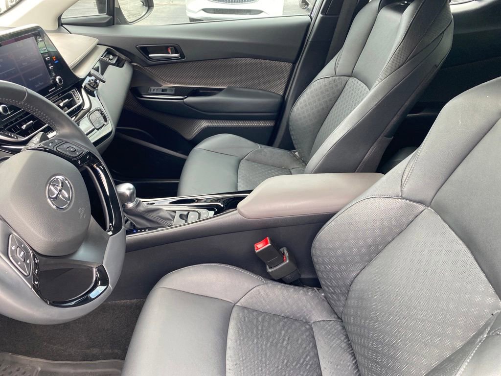 Used 2022 Toyota C-HR Limited FWD image 19