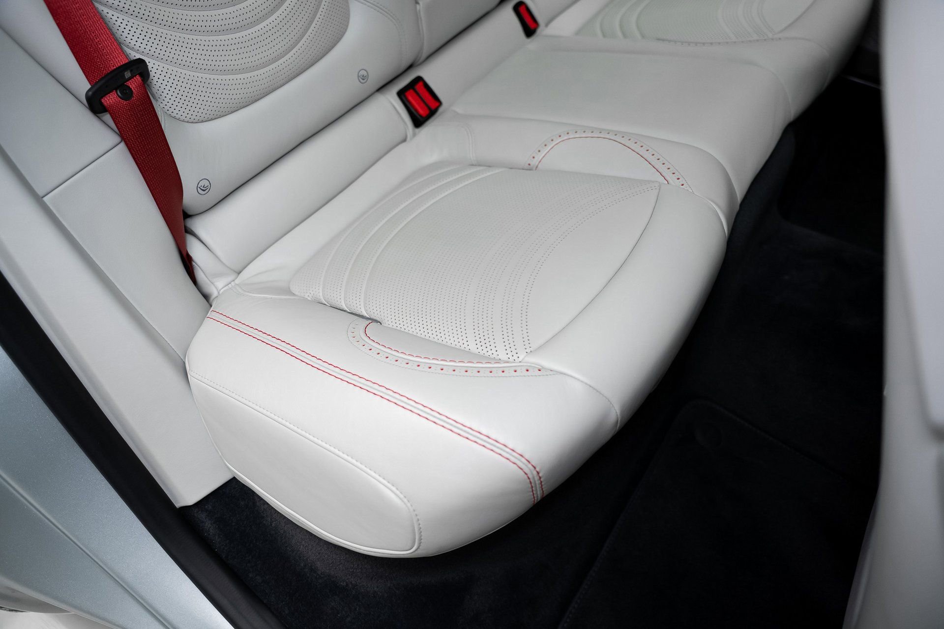 Used 2022 Aston Martin DBX image 65