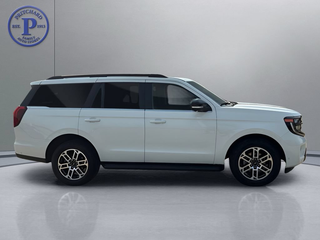 Used 2025 Ford Expedition Active AWD/4WD image 8