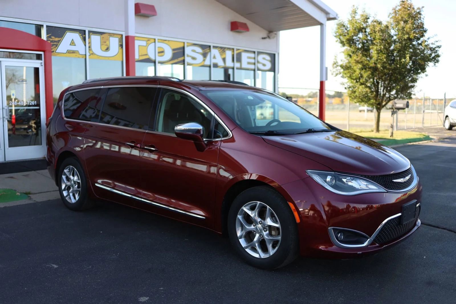 Used 2019 Chrysler Pacifica Limited FWD image 3