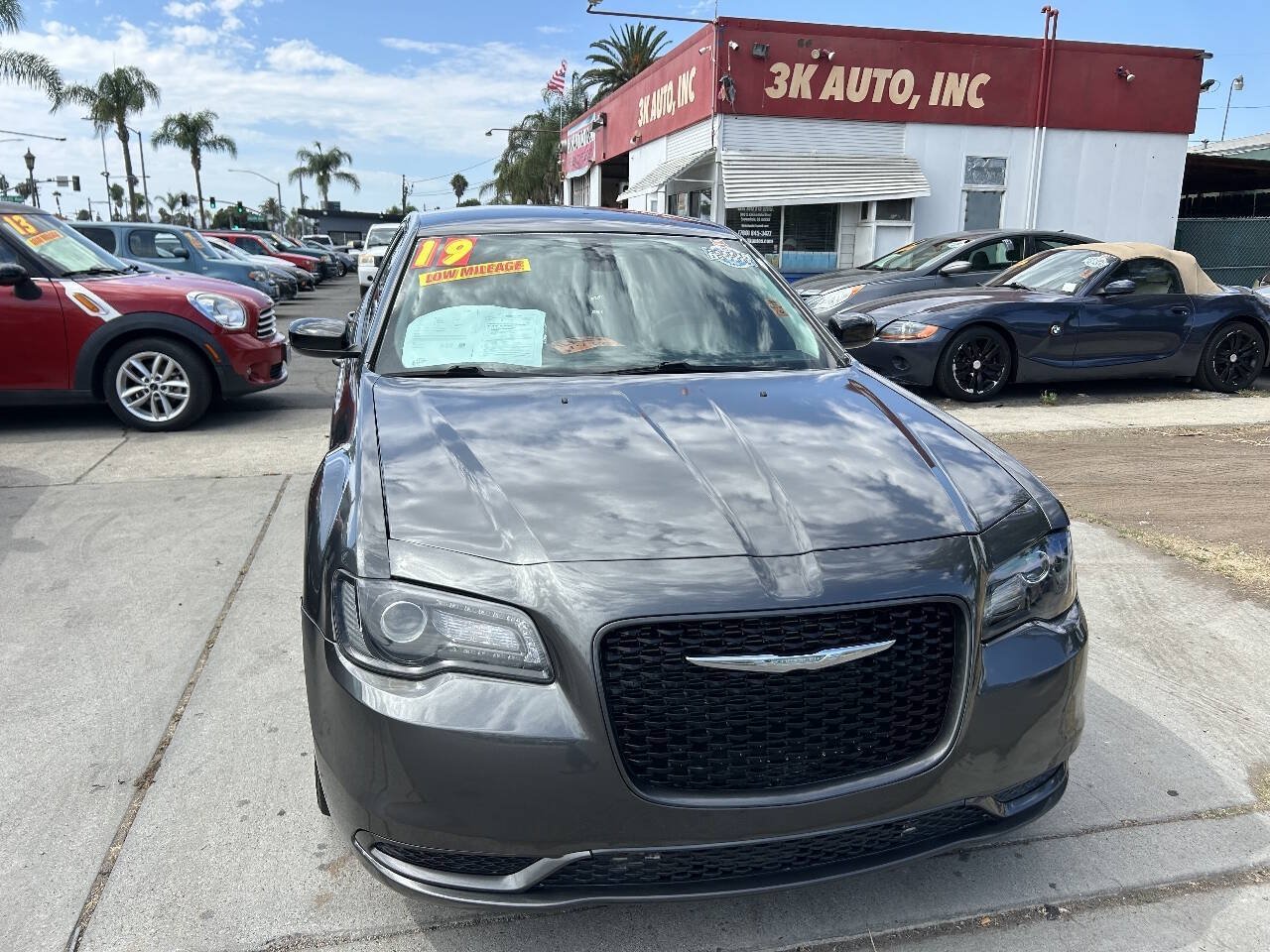 Used 2019 Chrysler 300 Touring w/ Sport Appearance Package RWD image 4