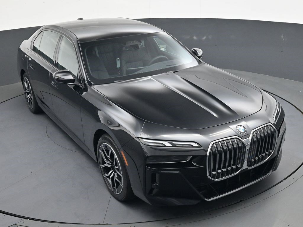Used 2025 BMW 760i xDrive w/ Luxury Rear Seating Package AWD/4WD image 25