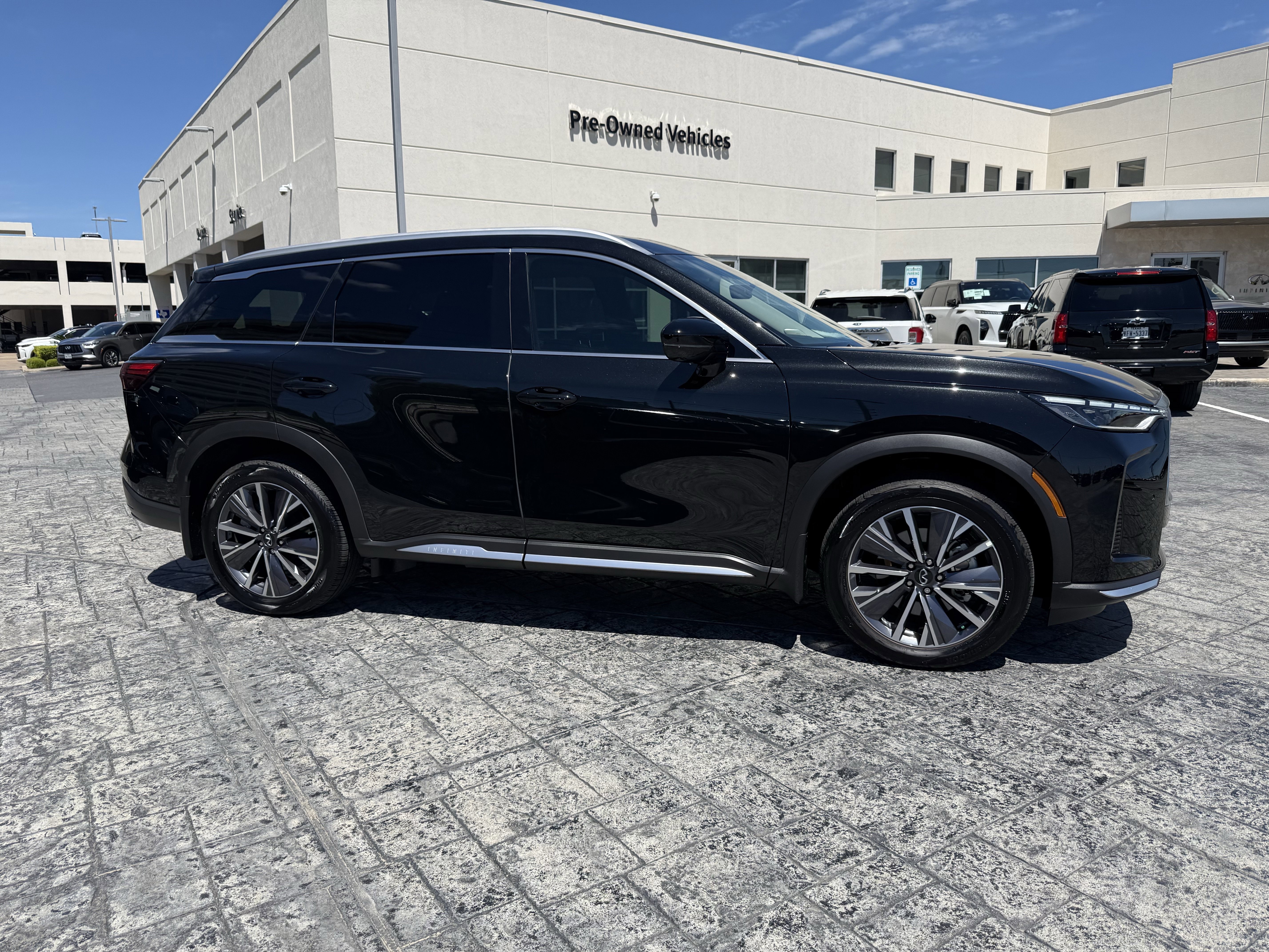 Certified 2026 INFINITI QX60 Luxe w/ Cargo Package image 6