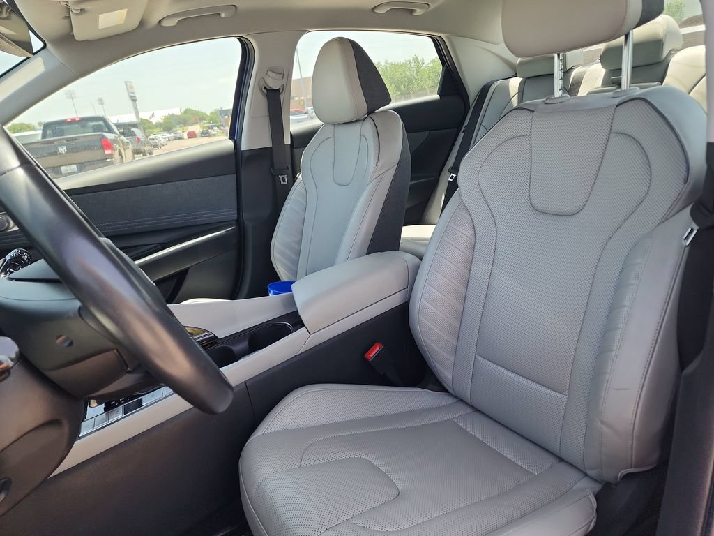 Used 2024 Hyundai Elantra Limited FWD image 11
